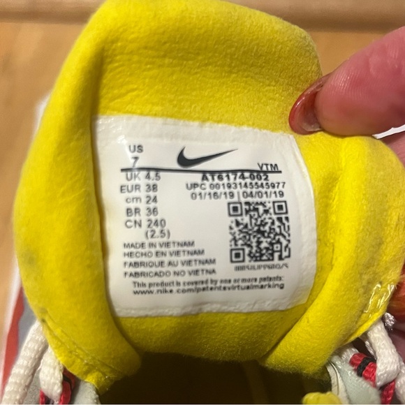 Nike Air Max 270 React - Women’s Size 7 - Picture 7 of 7